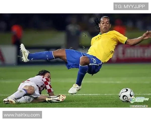 爱踢足球的十一号球星如何在绿茵场上演绎个人传奇并成就巅峰时刻